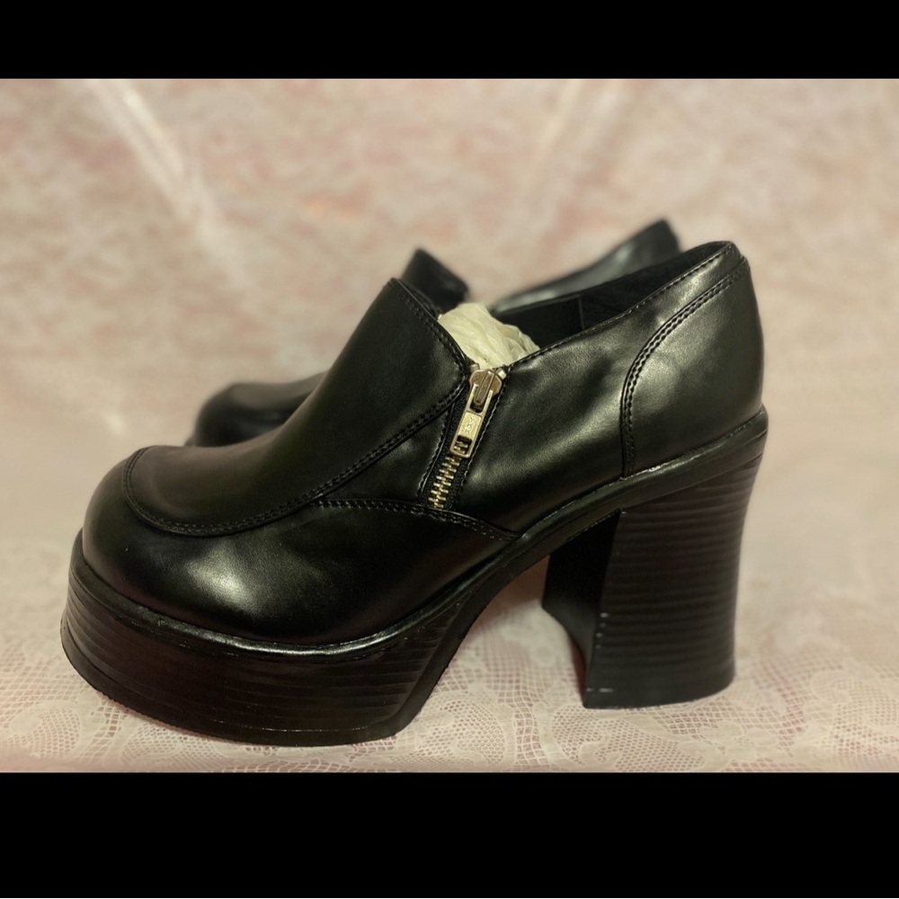 Vintage 90s Y2K Chunky Platforms